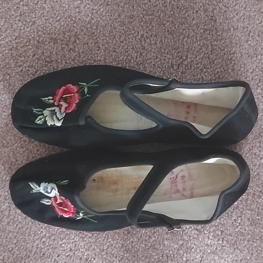 Zebra Brand Vintage Floral Flats
